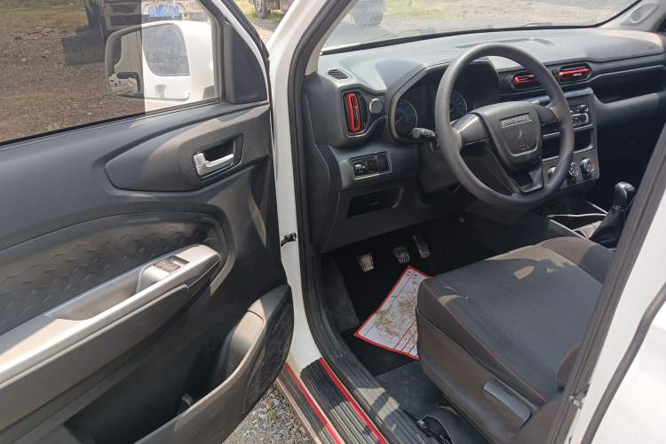 Used Dongfeng Fengon 380 2022 1.5L Comfort-Class Passenger Vehicle (Spiral Spring) – 7 Seats