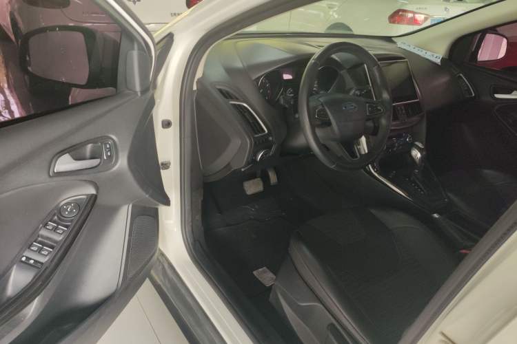 Used Ford Focus 2015 Hatchback 1.6L Automatic Fashion Edition