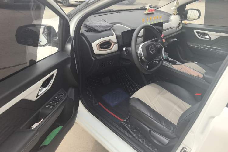 Used JAC Yiwei E10X 2024 Charming Edition 301km Lite