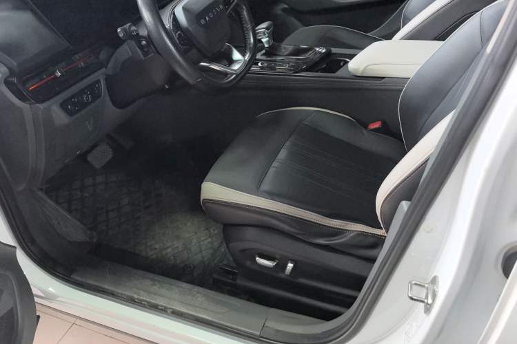 Used Baojun RC-6 2019 1.5T CVT 24-Hour Online Prestige Edition