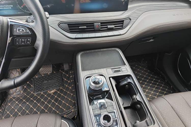 Used Ford Equator 2023 EcoBoost 225 Premier PLUS 7-seater (2/3/2)
