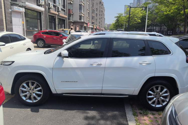 Used Jeep Cherokee 2017 2.4L Professional Smart Edition