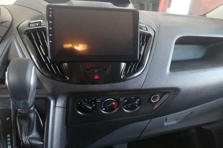 Used Ford Transit 2019 2.0T Gasoline Automatic Multi-Function Commercial Vehicle Mid-Roof 6-Seater China VI Standard