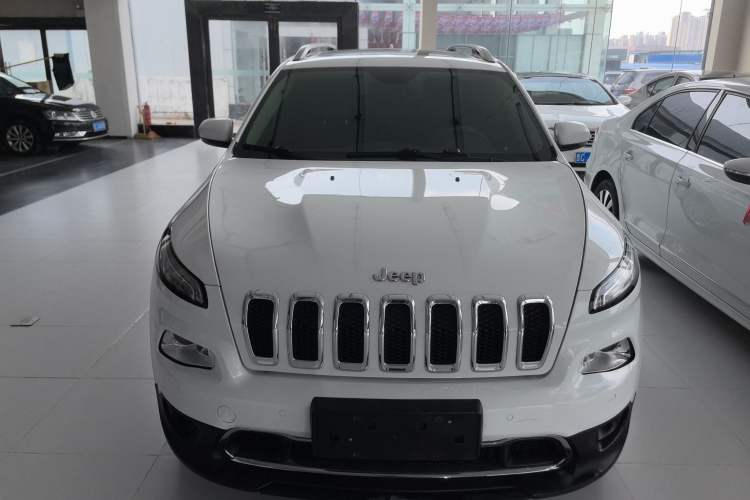 Used Jeep Cherokee 2017 2.0L Superior Edition