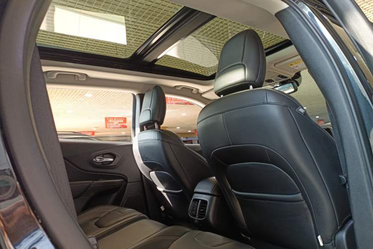 Used Jeep Cherokee 2016 2.4L Leading Edition