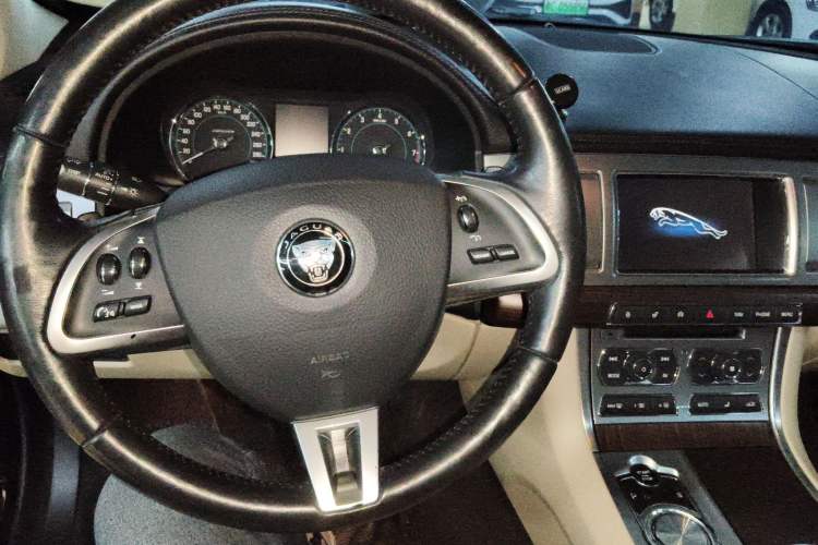 Used Jaguar XF 2015 XF 2.0T Prestige Edition
