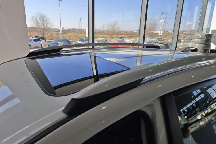 Used Toyota RAV4 2016 2.0L CVT Two-Wheel Drive Fashion Edition China V Standard
