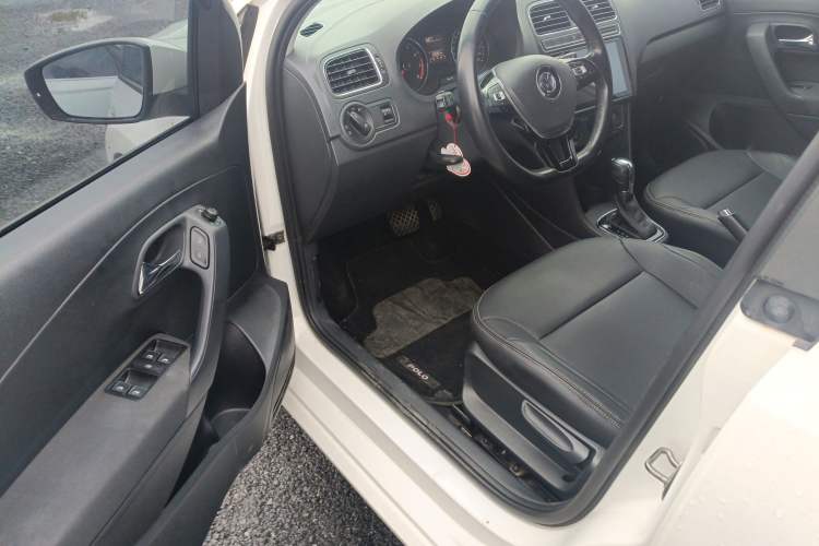 Used Volkswagen Polo 2016 1.6L Automatic Comfort Model