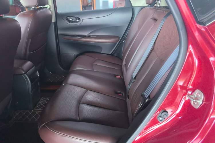 Used Nissan Tiida 2014 1.6L CVT Cool Cafe Edition
