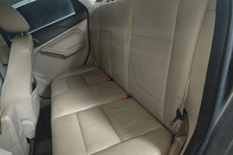 Used Ford Focus 2013 Sedan Classic 1.8L Manual Fashion Edition