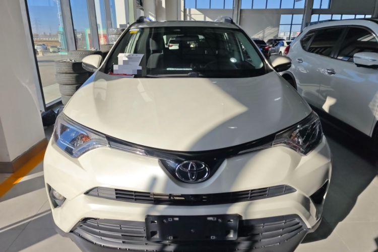 Used Toyota RAV4 2016 2.0L CVT Two-Wheel Drive Fashion Edition China V Standard
