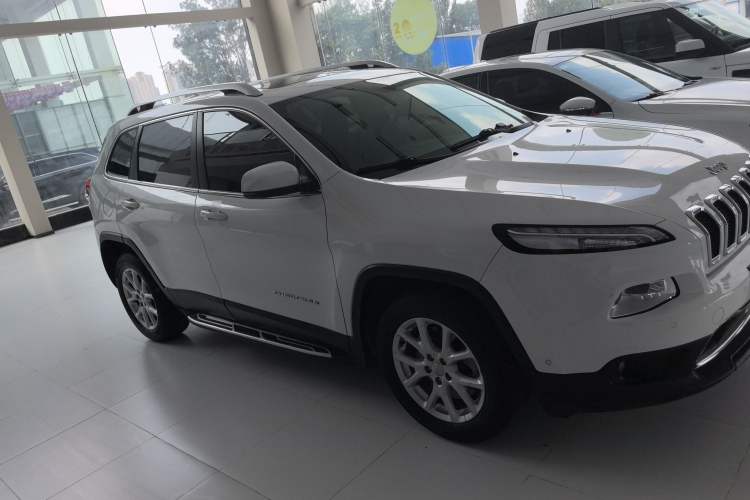 Used Jeep Cherokee 2017 2.0L Superior Edition