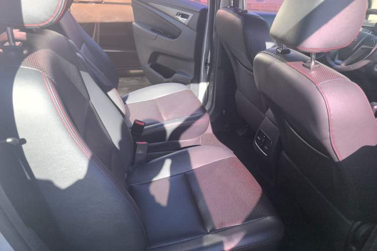 Used CHANGAN KAICHENG Oushang A600 2016 1.5L Manual Luxury 6-Seater