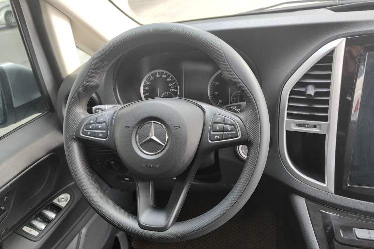 Used Mercedes-Benz Vito 2018 2.0T Elite Version 7 Seats China VI Emission Standard
