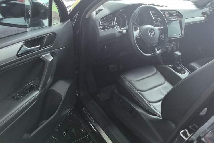 Used Volkswagen Tiguan L 2020 330TSI Automatic Two-Wheel Drive Panoramic Comfort Edition China VI Standard