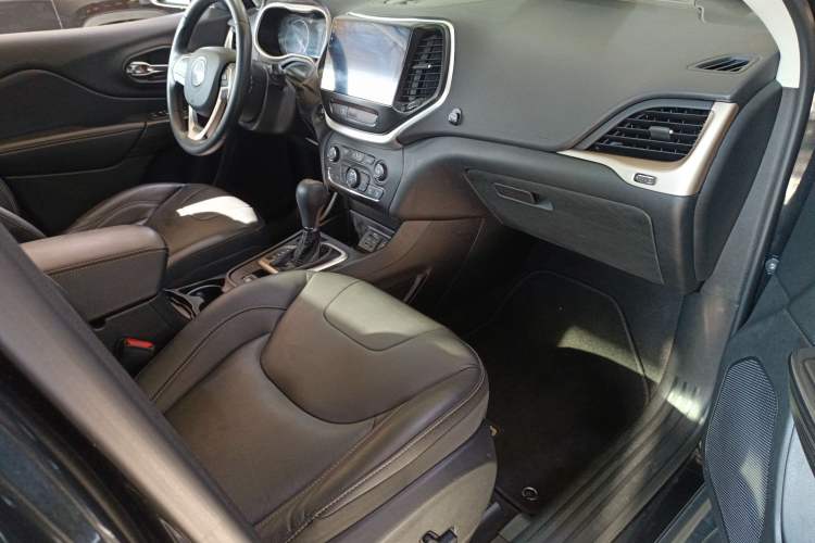 Used Jeep Cherokee 2016 2.4L Leading Edition