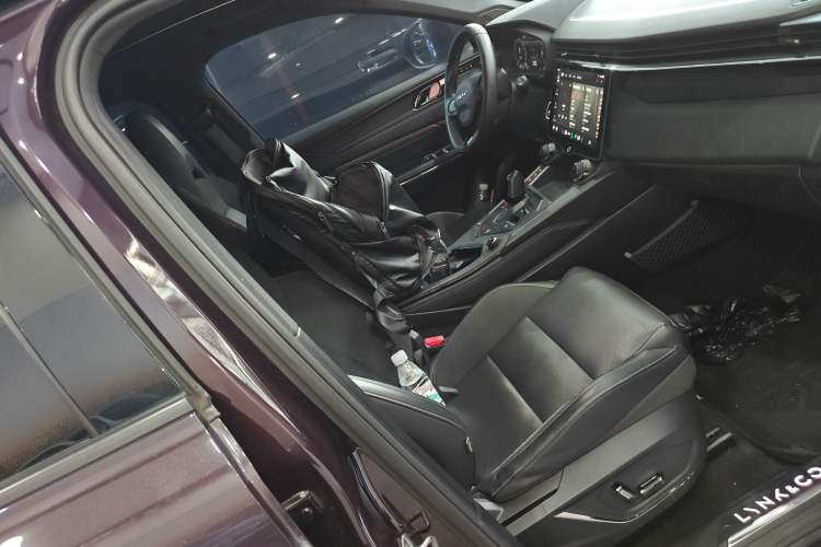 Used Lynk & Co 01 EM-P 2021 1.5TD PHEV Halo Right Front Seat