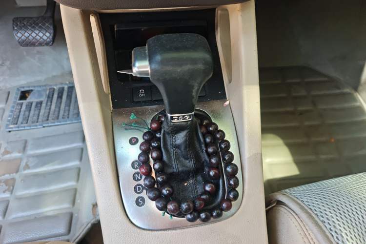 Used Volkswagen Sagitar 2010 1.4 TSI Automatic Luxury Model Gear Lever