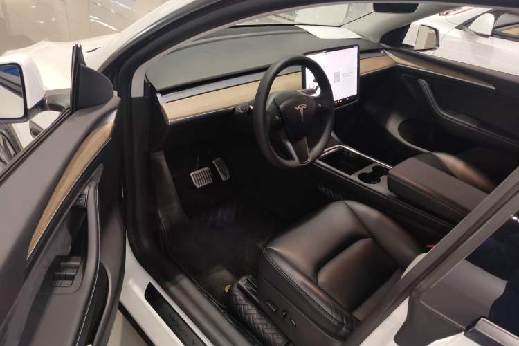 Used Tesla Model Y 2021 Long-Range All-Wheel-Drive Version