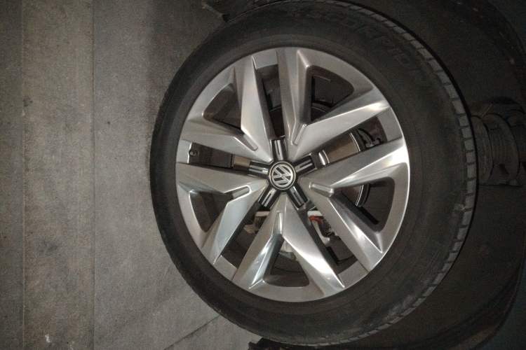 Used Volkswagen Teramont 2020 Revised Version 380TSI Four-Wheel Drive Flagship Edition Right Front Wheel Hub