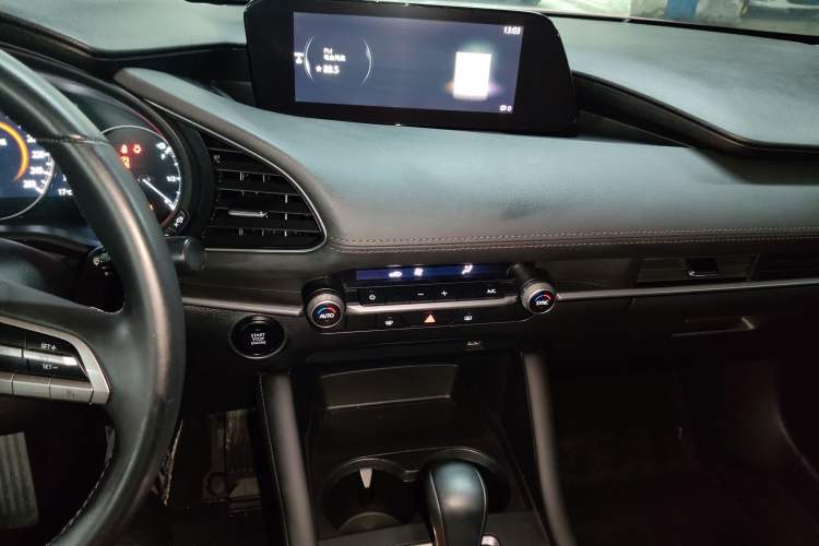 Used Mazda 3 Axela 2020 1.5L Automatic Luxury Version Audio And AC Panel