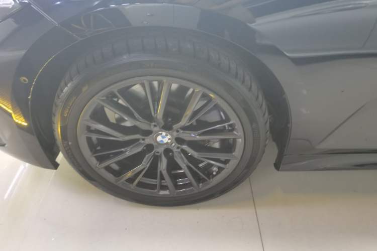 Used BMW 3 Series 2024 330Li M Sport Night Edition Package Left Front Wheel Hub