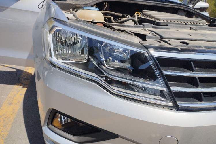 Used Volkswagen Jetta 2019 Dream Edition 1.4L Manual Comfort Version Right Front Headlight