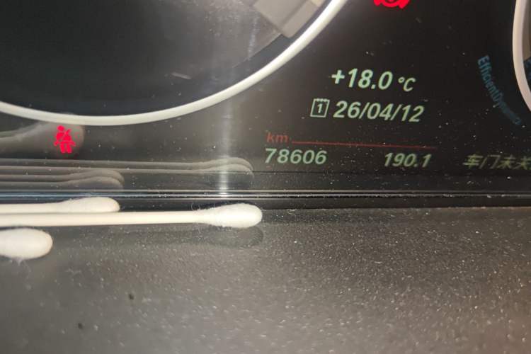 Used BMW 3 Series 2018 320Li Fashion Model Odometer Close Up