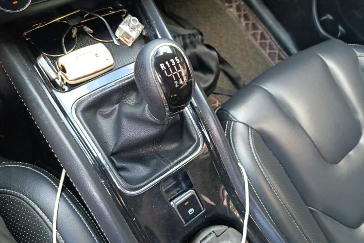 Used Dongfeng Fengon 580 2016 1.5T Manual Luxury Edition Gear Lever