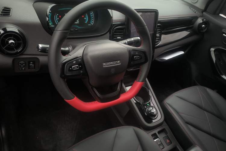 Used Chery Little Ant 2022 Revised Version Sweet Pink Edition Half-Sugar Version Lithium Iron Phosphate 30.7 kWh 30 kW 301 km