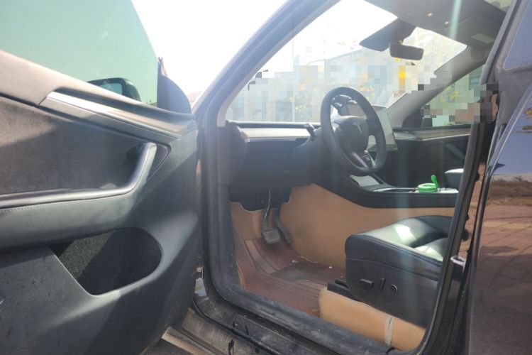 Used Tesla Model Y 2023 Long-Range All-Wheel-Drive Version