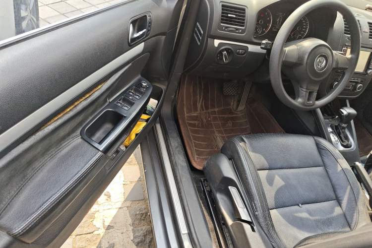 Used Volkswagen Sagitar 2011 1.4 TSI Automatic Luxury Edition
