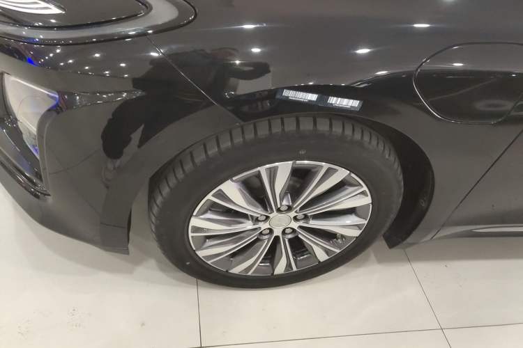 Used Hongqi E-QM5 2022 431 km Charge & Enjoy Edition