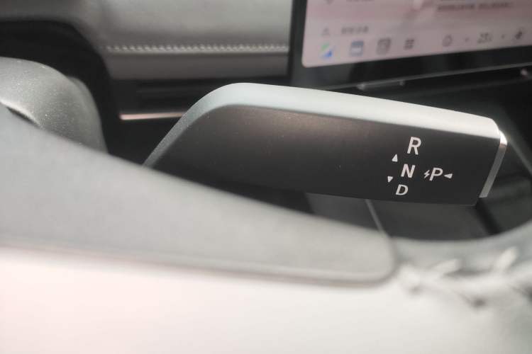 Used Nissan N7 2025 510 Air Gear Lever