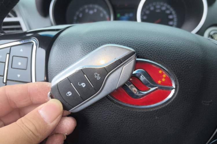 Used Huanghai N3 2018 2.4T Automatic 2WD Prestige Edition 4K22D4T