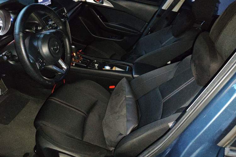 Used Mazda 3 Axela 2019 Cloud-Controlled Version Hatchback 1.5L Automatic Luxury Model Emission Standard China V Left Front Seat