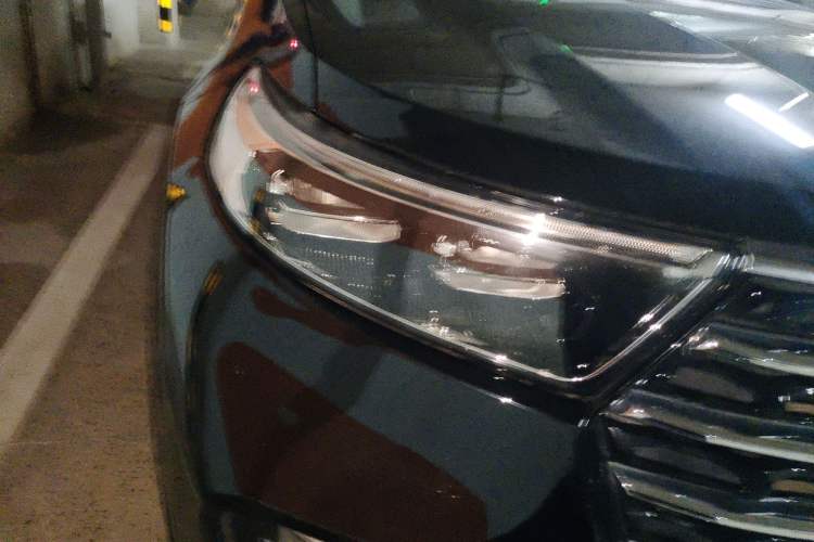 Used Ford Explorer 2020 EcoBoost 285 Rear-Drive Trend Edition 7-Seater Right Front Headlight