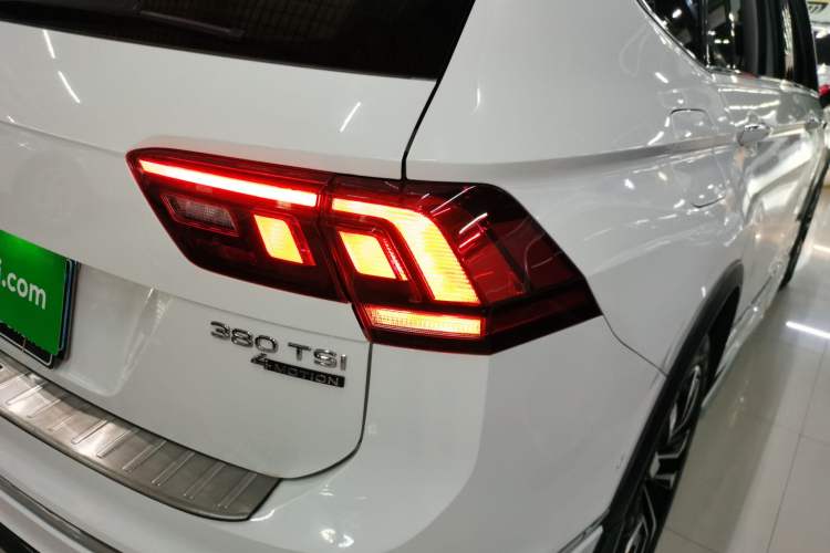 Used Volkswagen Tiguan L 2021 330TSI Automatic Two-Wheel Drive R-Line Enhanced Edition Right Rear Taillight