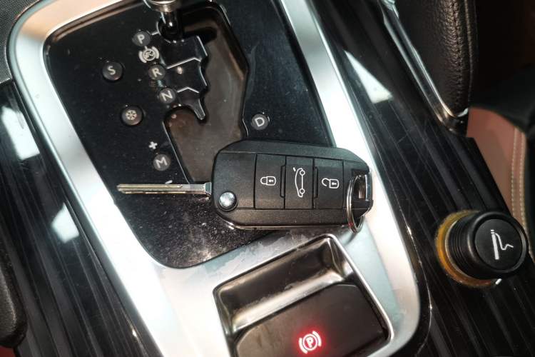 Used Peugeot 3008 2015 2.0L Automatic Classic Edition