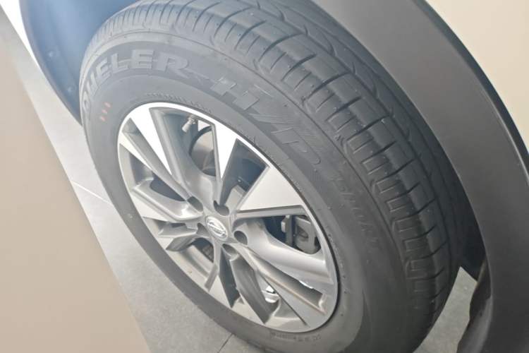 Used Nissan Murano 2021 2.5L XE Two-Wheel Drive Elite Edition Right Rear Wheel Hub