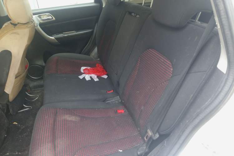 Used Haval H6 2015 Upgraded Model 1.5T Manual Two-Wheel Drive Urban Version
