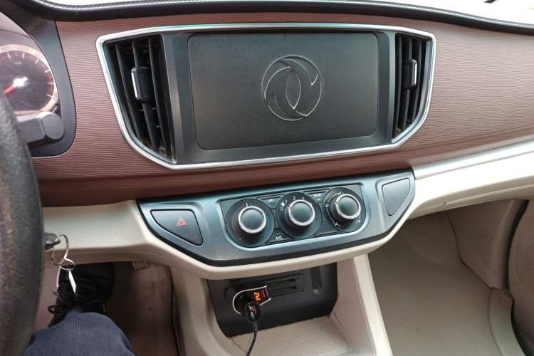 Used FORTHING Lingzhi 2017 M5 1.6L Standard Model Audio And AC Panel