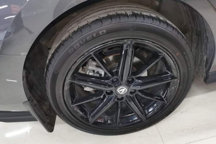 Used CHANGAN UNI-V 2022 1.5T Prestige Version Right Rear Wheel Hub