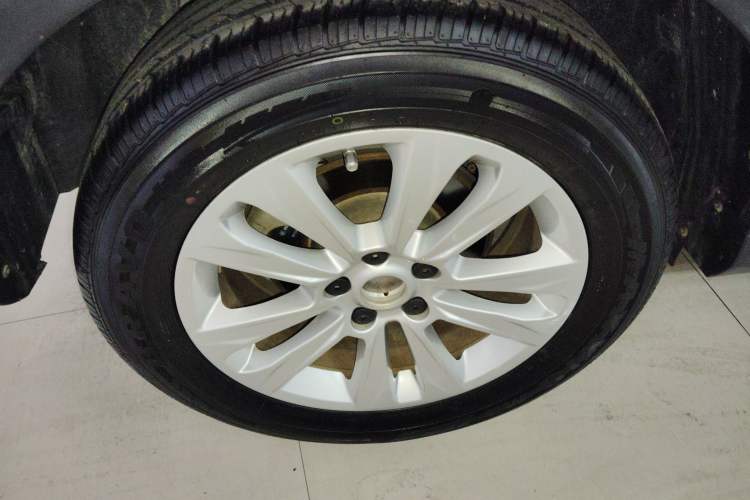 Used Roewe RX5 2016 Revised Version 20T Two-Wheel Drive Manual Transmission Luxury Edition