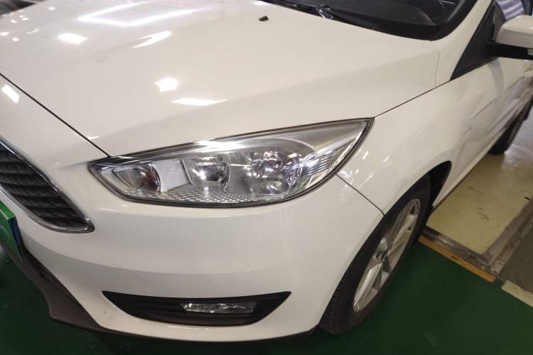 Used Ford Focus 2018 Hatchback Classic 1.6L Automatic Trendy SmartDrive Edition Left Front Headlight