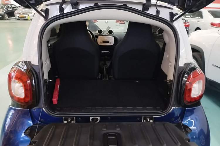 Used smart fortwo 2015 1.0L 52 kW hardtop Dynamic version
