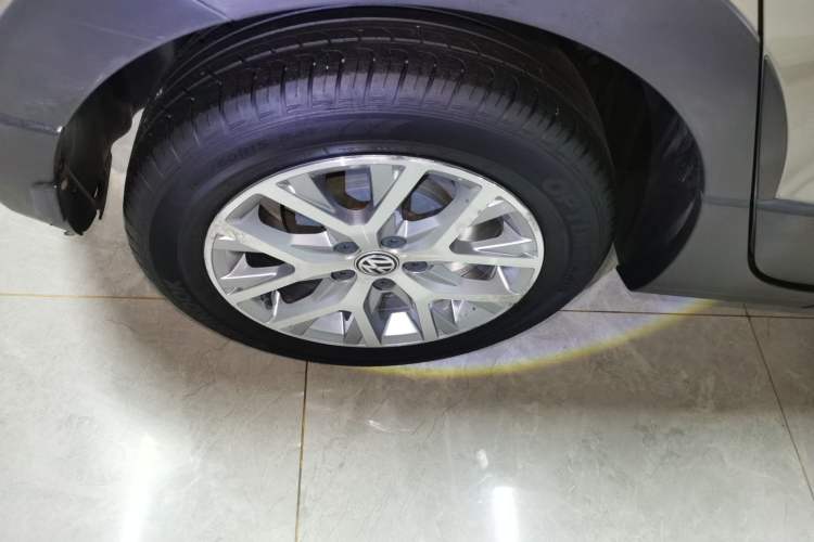 Used Volkswagen Polo 2014 1.6L Cross Polo Automatic Right Rear Wheel Hub