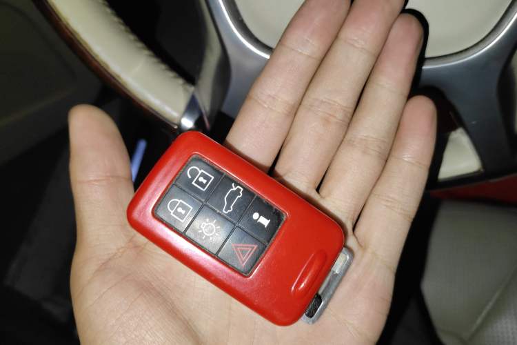 Used Volvo S80L 2011 2.0T ZhiZun Edition
