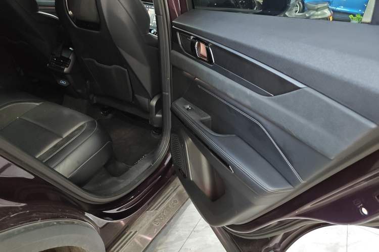 Used Lynk & Co 01 EM-P 2021 1.5TD PHEV Halo Interior 6