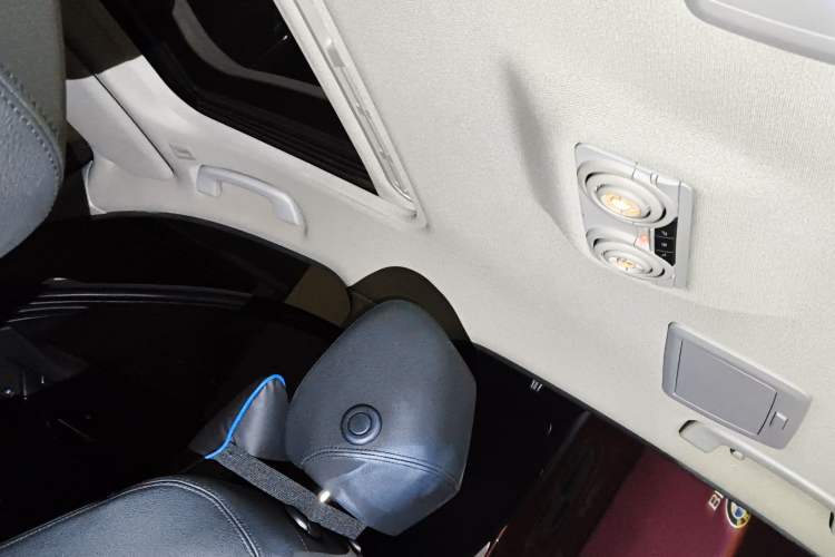 Used BMW 3 Series 2015 320Li Luxury Edition Fashion Model
